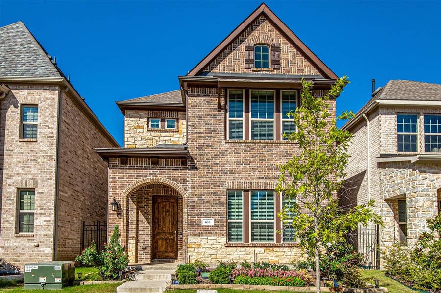 Property photo for 636 Courtyard Lane, Irving, TX