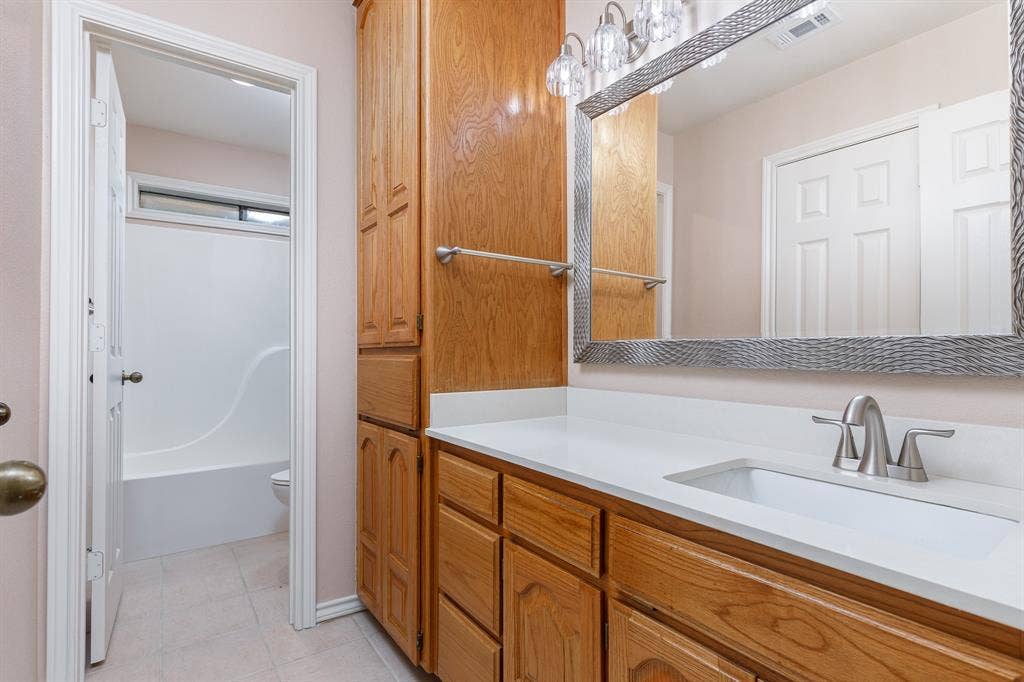 6607 S State Highway 78 Highway, Bonham, TX 75418 Hall bath with lots of storage
