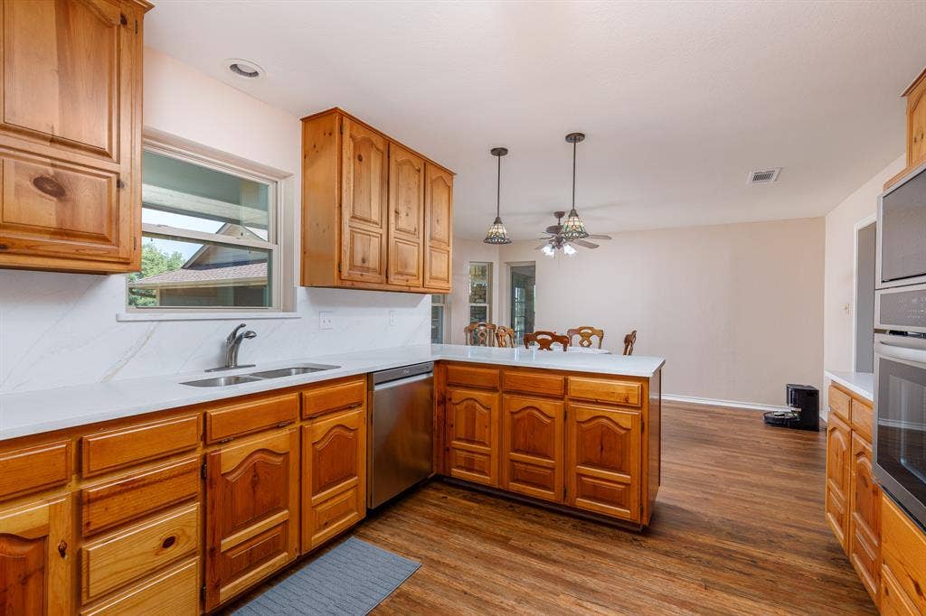 6607 S State Highway 78 Highway, Bonham, TX 75418 Beautiful Kitchen cabinets