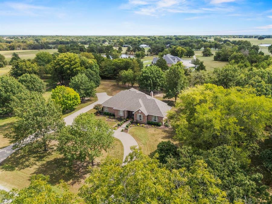 Property photo for 1 Bluebonnet Trail, Greenville, TX