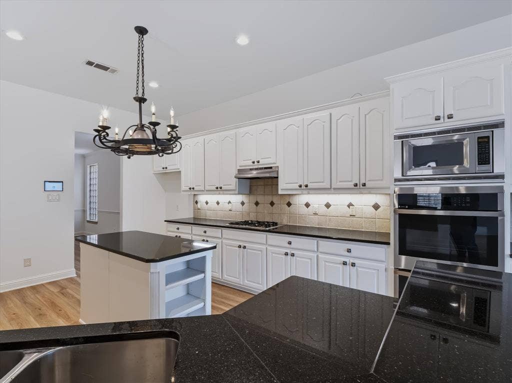 2305 Canyon Creek Drive, McKinney, TX 75072 2305 Canyon Creek Drive, McKinney, TX 75072