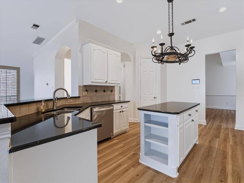 2305 Canyon Creek Drive, McKinney, TX 75072 2305 Canyon Creek Drive, McKinney, TX 75072