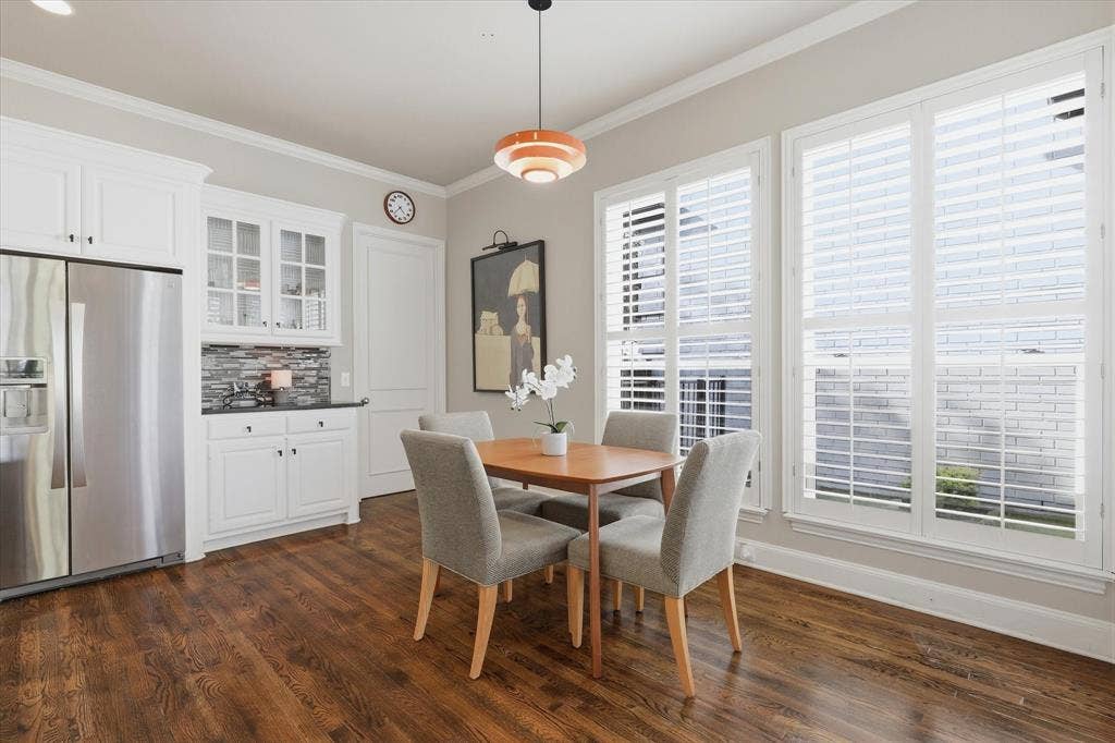 5600 Southern Hills Drive, Frisco, TX 75034 Windows wrap the adjoining breakfast area, drenching it in natural light.
