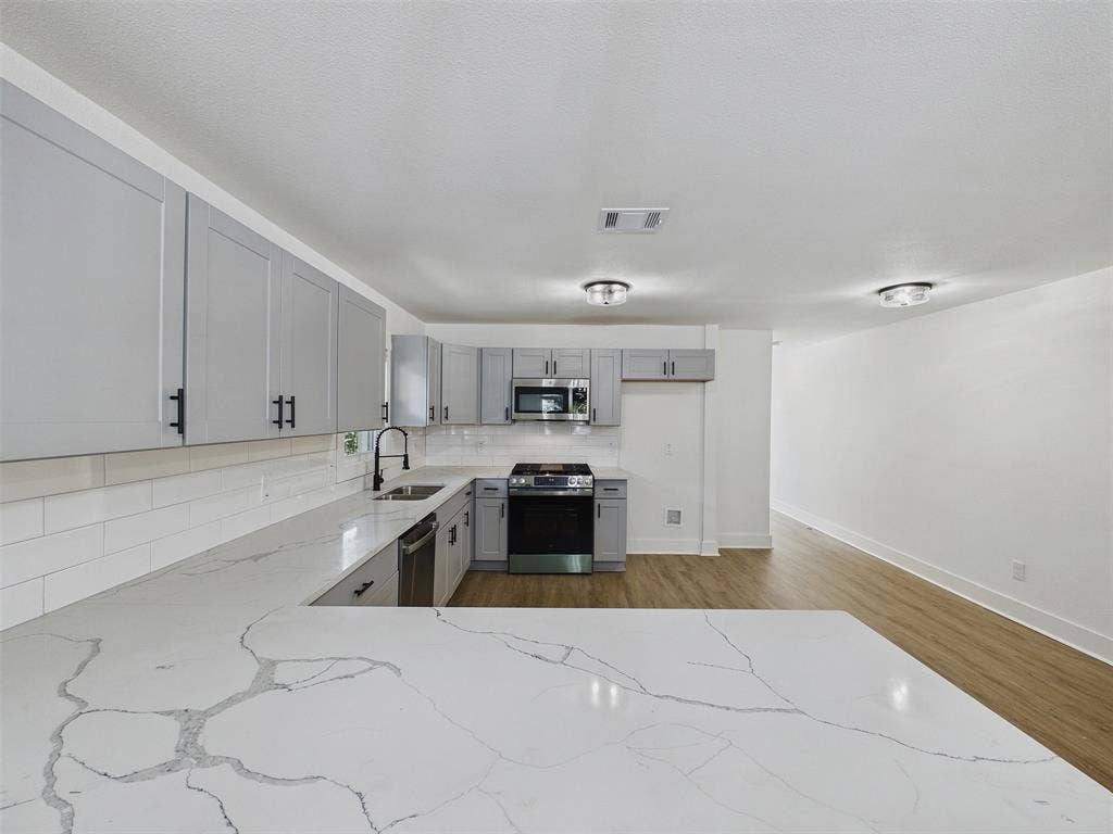 1026 Cedar Hill Avenue, Dallas, TX 75208 1026 Cedar Hill Avenue, Dallas, TX 75208
