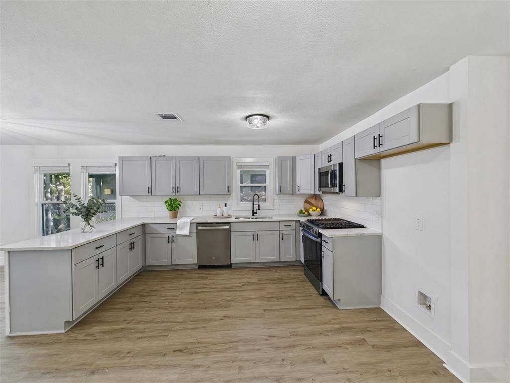 1026 Cedar Hill Avenue, Dallas, TX 75208 1026 Cedar Hill Avenue, Dallas, TX 75208