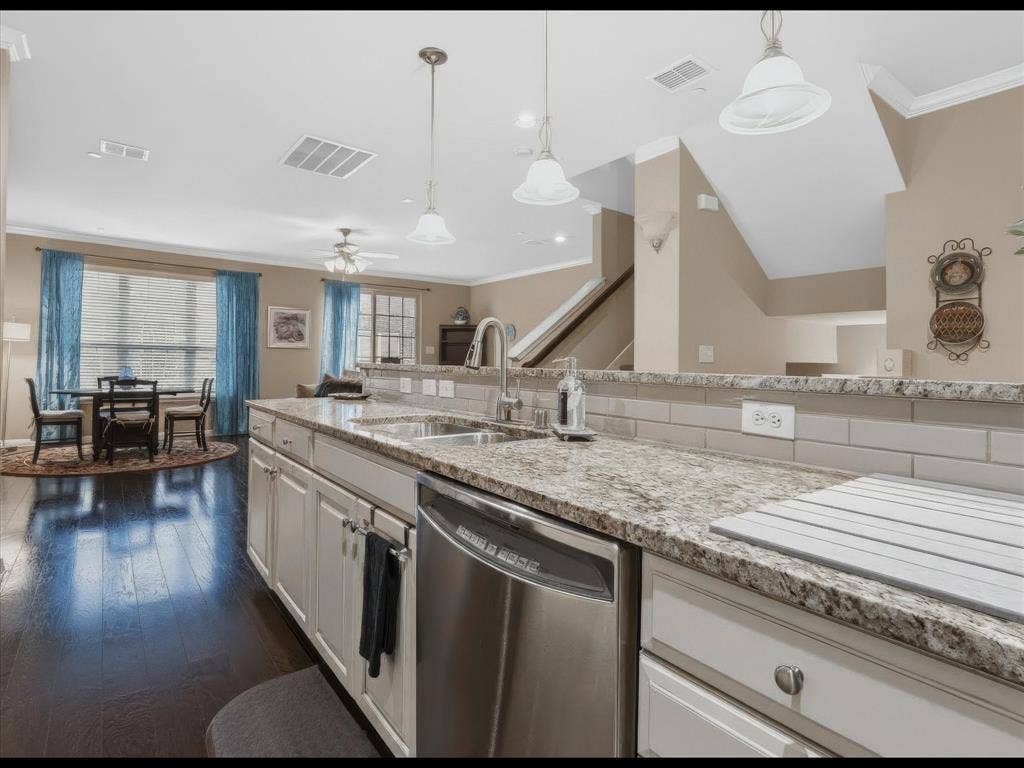 3894 Everwood Lane, Addison, TX 75001