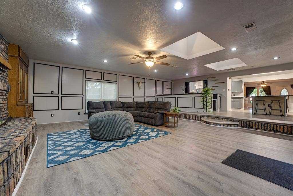 2530 Lakewood Drive, Garland, TX 75042 2530 Lakewood Drive, Garland, TX 75042