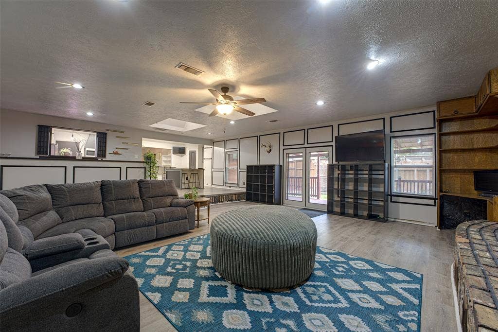 2530 Lakewood Drive, Garland, TX 75042 2530 Lakewood Drive, Garland, TX 75042