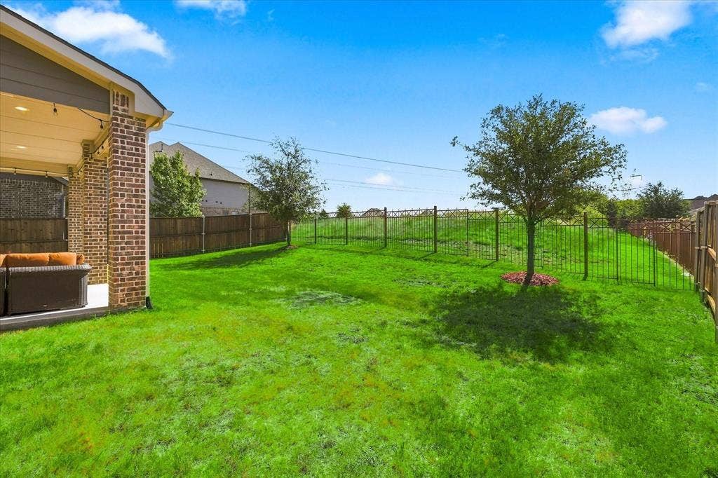 So much space in this backyard, you can even build a pool!