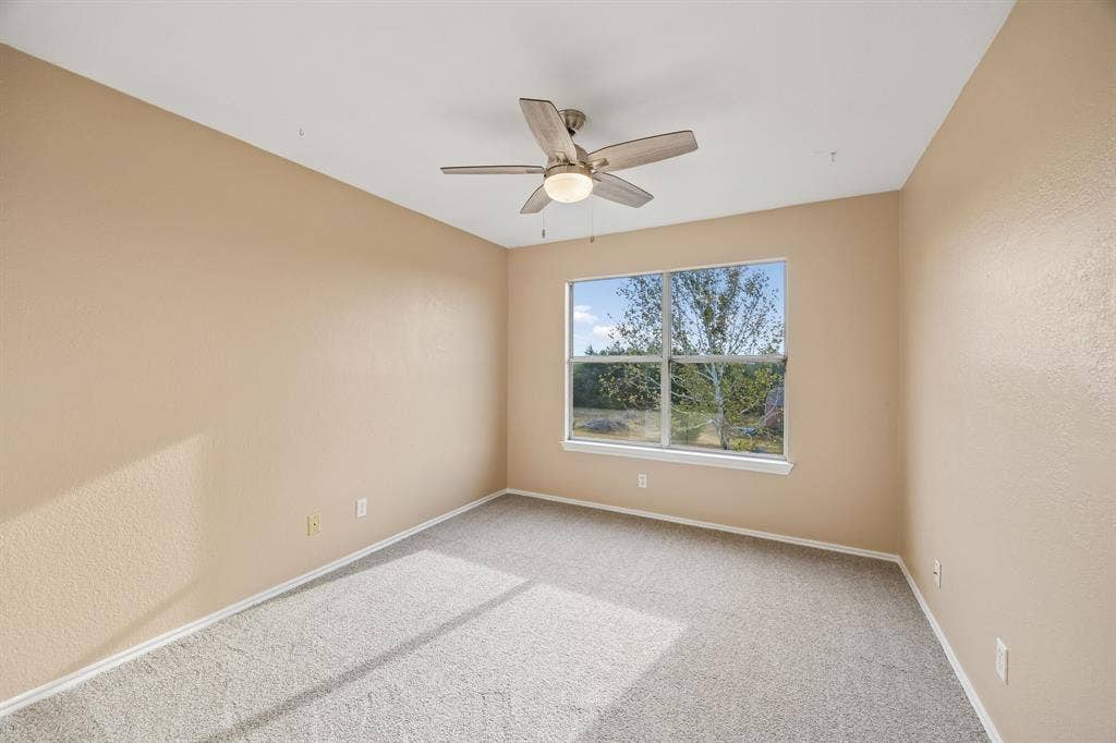 273 Greenview Lane, Van Alstyne, TX 75495