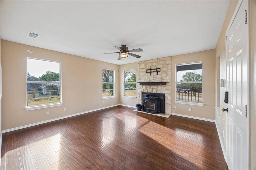 273 Greenview Lane, Van Alstyne, TX 75495