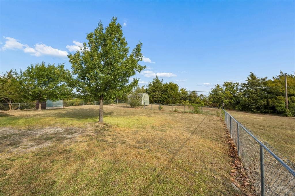 273 Greenview Lane, Van Alstyne, TX 75495