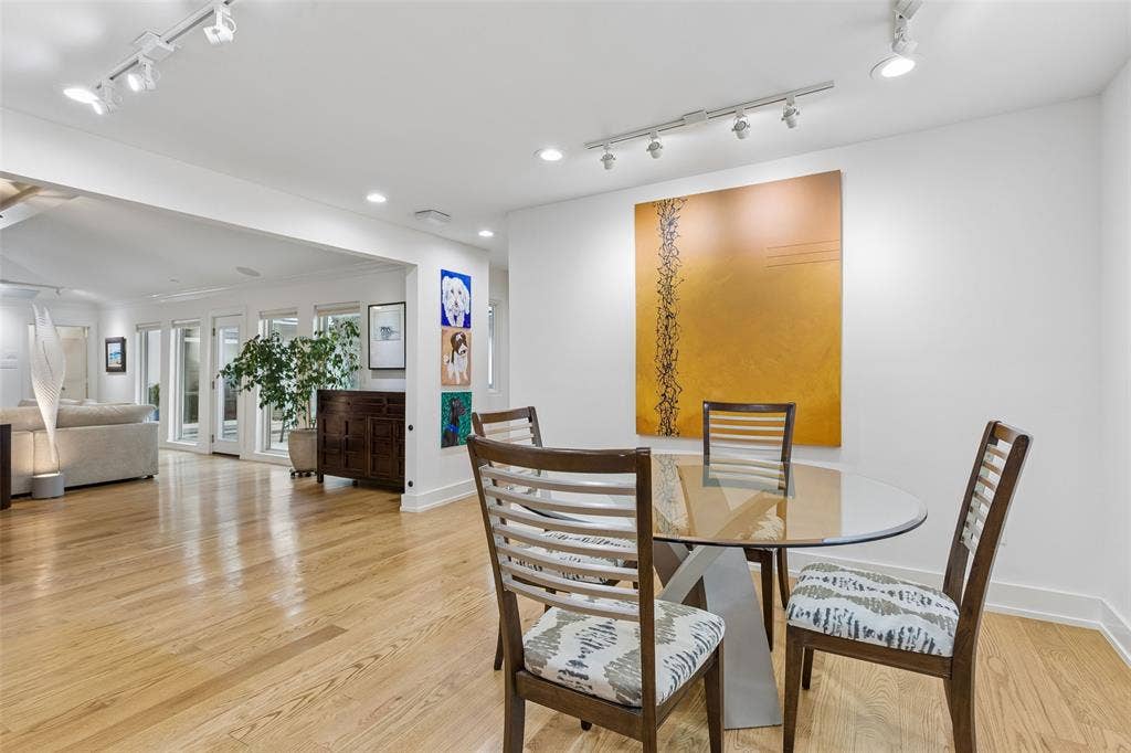 Open Sightlines Across the Main Living Areas — The casual dining area opens directly toward the living room, creating a comfortable sense of connection between cooking, dining, and relaxing.