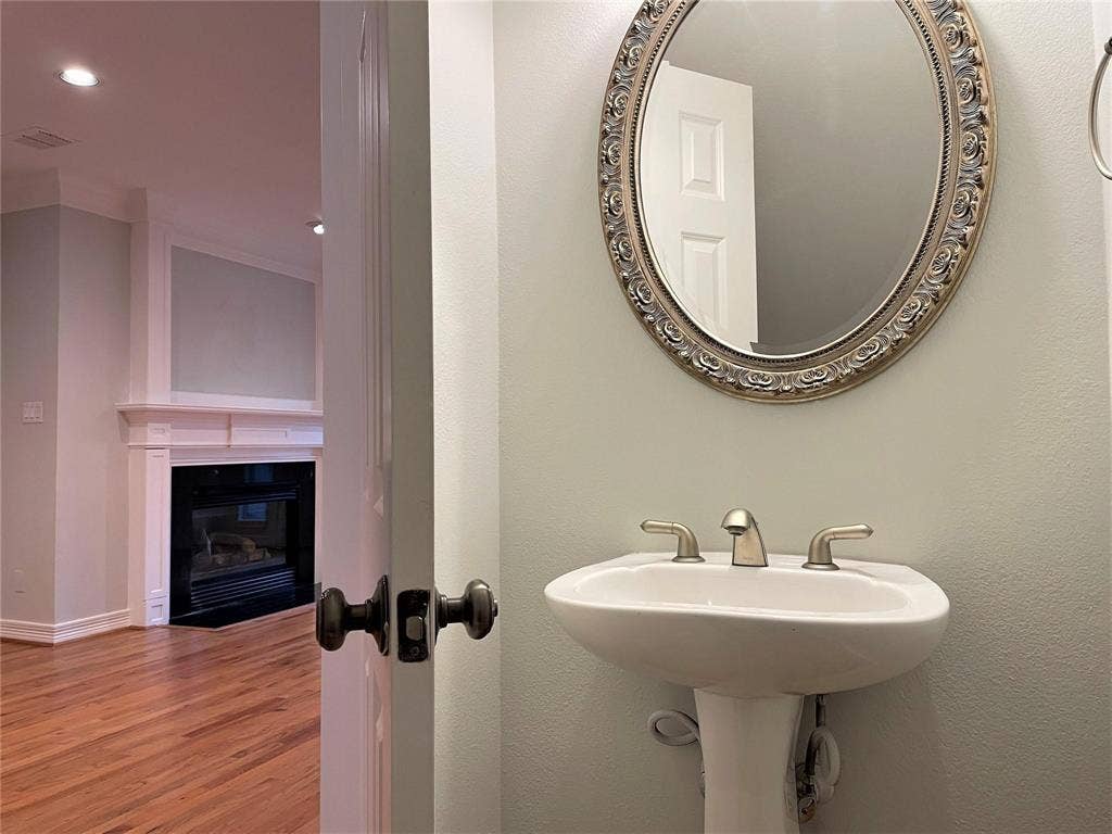 2480 Worthington Street, Dallas, TX 75204 2480 Worthington Street, Dallas, TX 75204