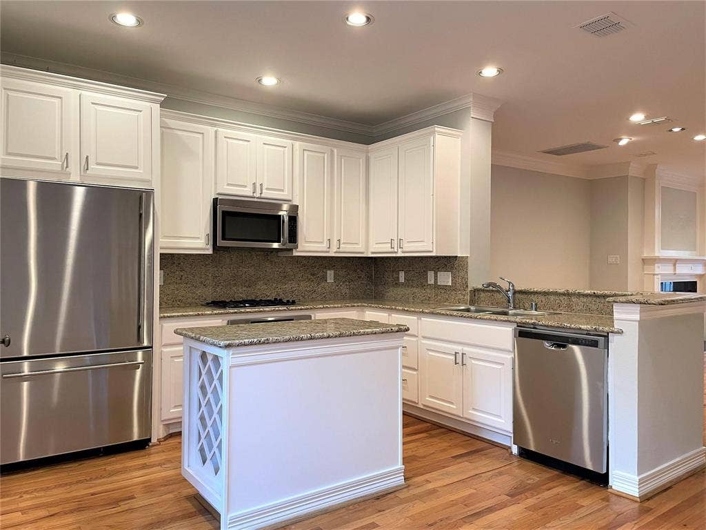 2480 Worthington Street, Dallas, TX 75204 2480 Worthington Street, Dallas, TX 75204