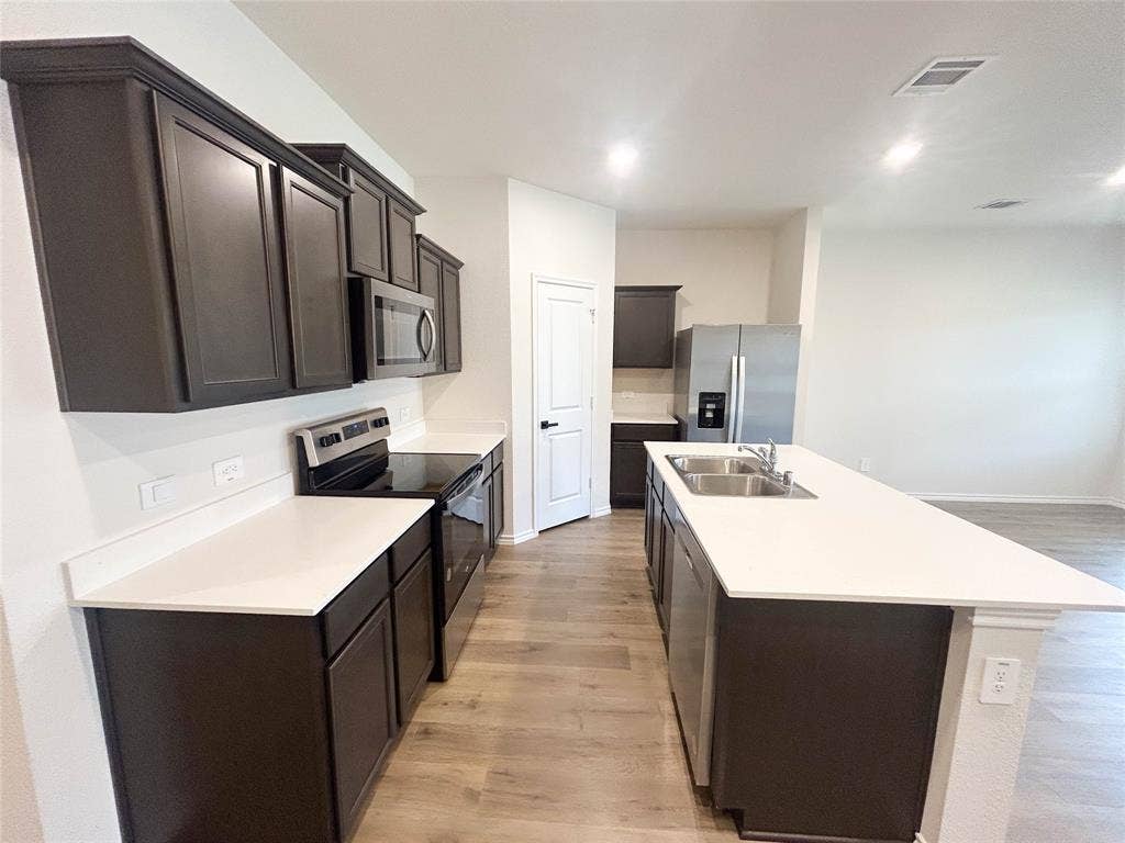 935 Keystone Court, Ferris, TX 75125 935 Keystone Court, Ferris, TX 75125