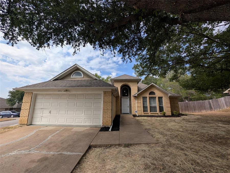 Property photo for 4901 Dax Drive, Fort Worth, TX