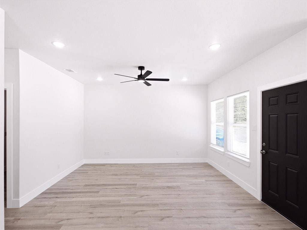 105 Oak Ridge Road, Mabank, TX 75156 Recessed ceiling lighting, wood-finish flooring, white walls, and a black ceiling fan