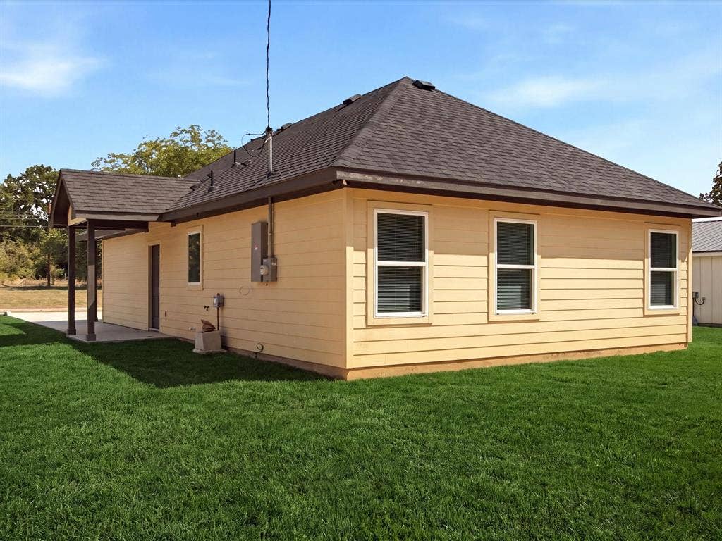 105 Oak Ridge Road, Mabank, TX 75156 Exterior featuring horizontal siding, multiple windows with white frames, a covered patio, and a shingled roof