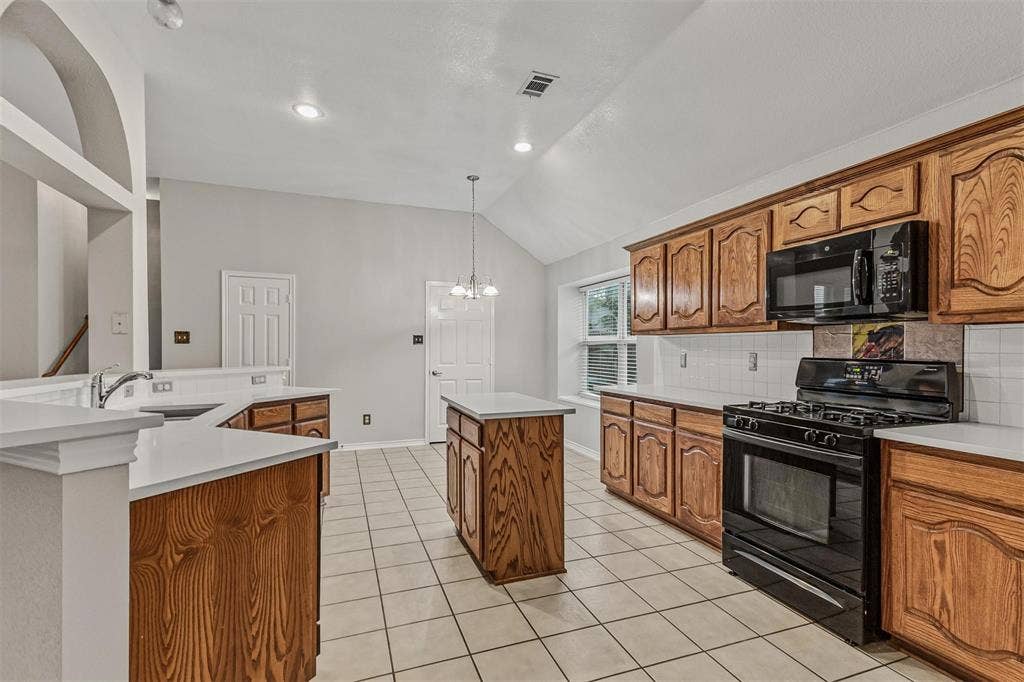 7413 Providence Drive, Rowlett, TX 75089 7413 Providence Drive, Rowlett, TX 75089
