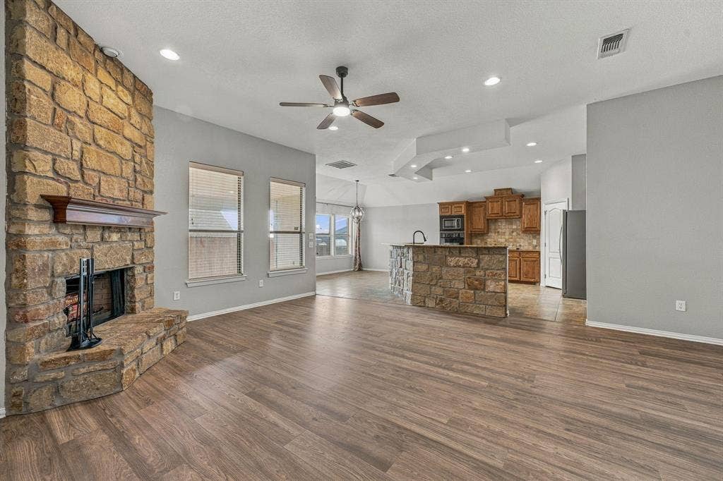 914 Winding Road, Granbury, TX 76049 914 Winding Road, Granbury, TX 76049