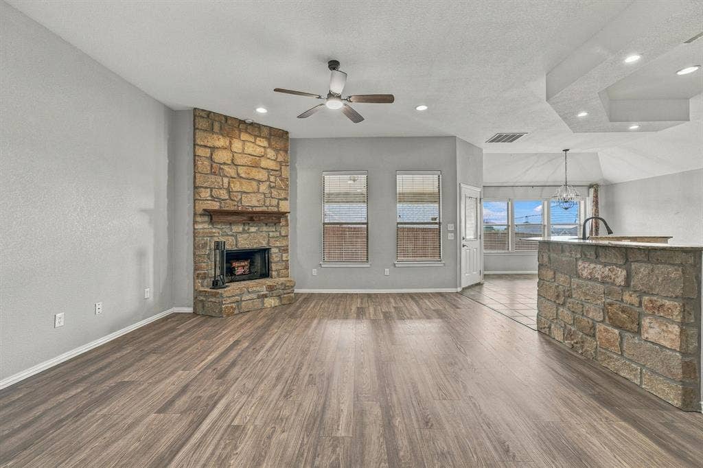 914 Winding Road, Granbury, TX 76049 914 Winding Road, Granbury, TX 76049