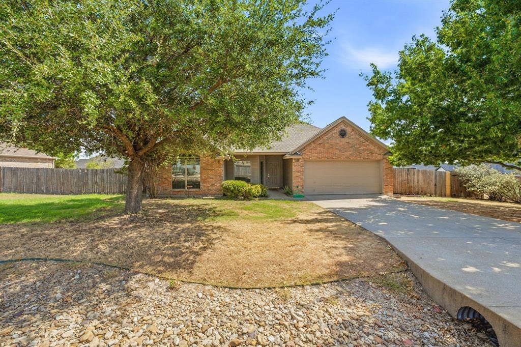 914 Winding Road, Granbury, TX 76049 914 Winding Road, Granbury, TX 76049