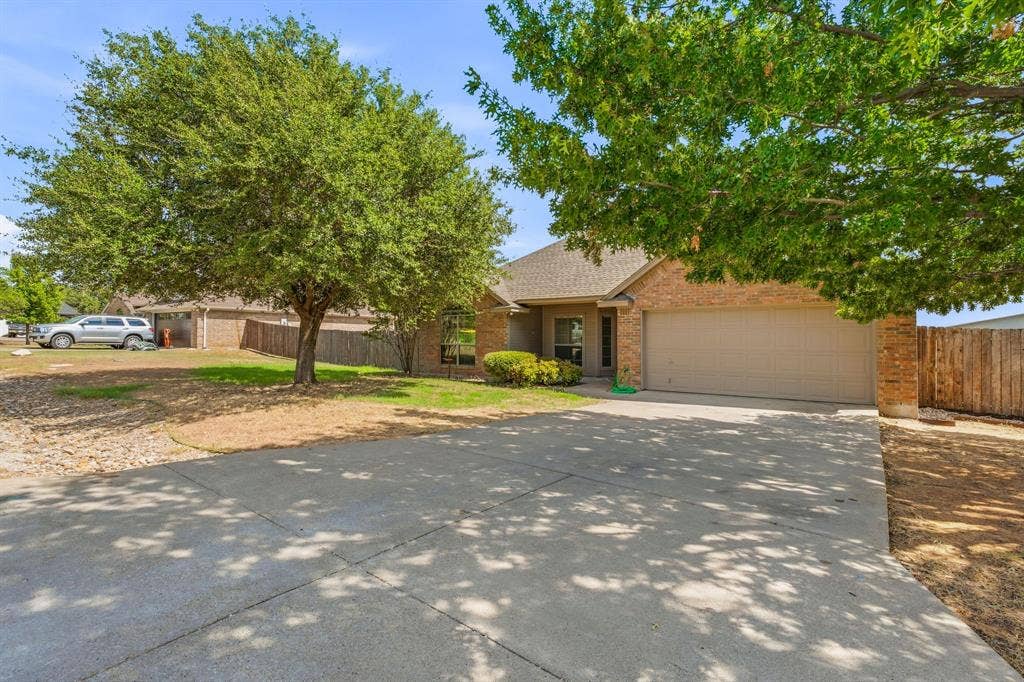 914 Winding Road, Granbury, TX 76049 914 Winding Road, Granbury, TX 76049