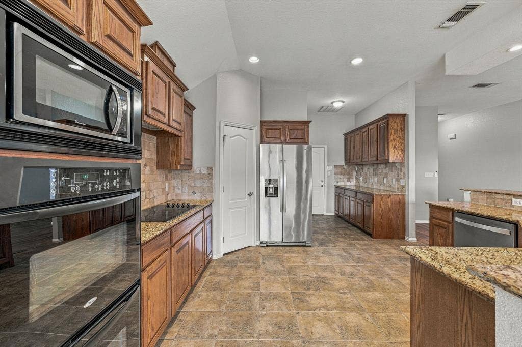 914 Winding Road, Granbury, TX 76049 914 Winding Road, Granbury, TX 76049