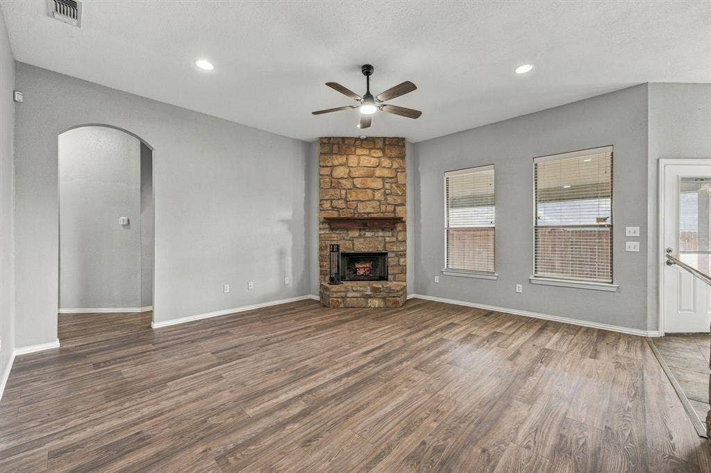 914 Winding Road, Granbury, TX 76049 914 Winding Road, Granbury, TX 76049