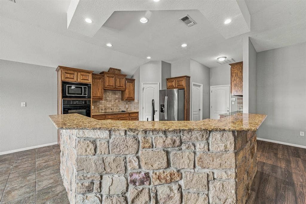 914 Winding Road, Granbury, TX 76049 914 Winding Road, Granbury, TX 76049