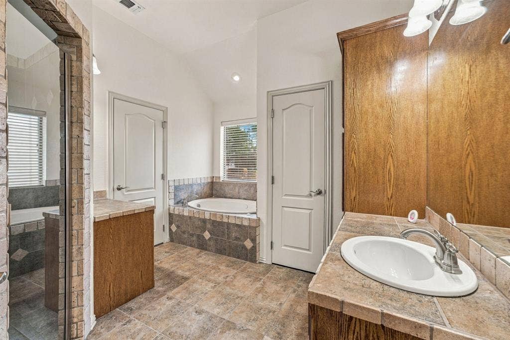 914 Winding Road, Granbury, TX 76049 914 Winding Road, Granbury, TX 76049