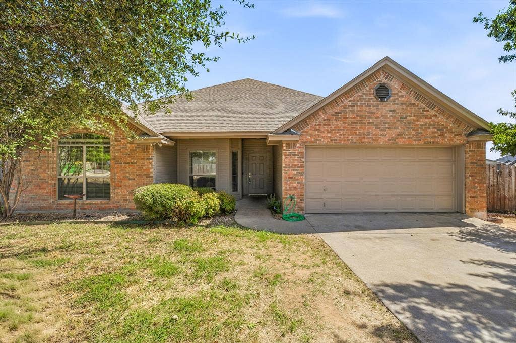 914 Winding Road, Granbury, TX 76049 914 Winding Road, Granbury, TX 76049
