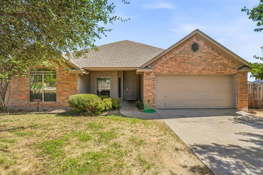 Property photo for 914 Winding Road, Granbury, TX
