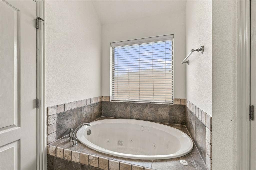 914 Winding Road, Granbury, TX 76049 914 Winding Road, Granbury, TX 76049