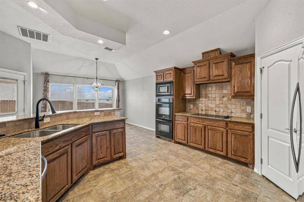 914 Winding Road, Granbury, TX 76049 914 Winding Road, Granbury, TX 76049