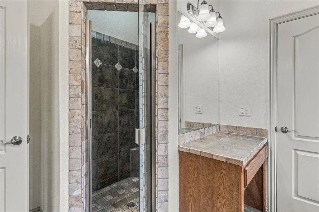 914 Winding Road, Granbury, TX 76049 914 Winding Road, Granbury, TX 76049