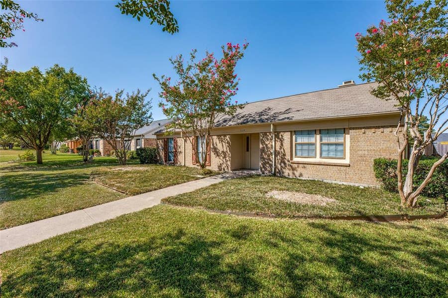 Property photo for 219 Southerland Avenue, Mesquite, TX