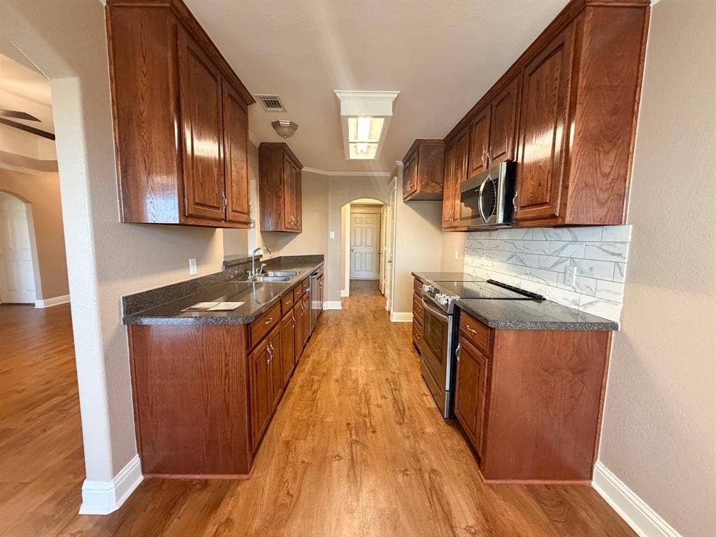 163 Highland Drive, Ennis, TX 75119 163 Highland Drive, Ennis, TX 75119