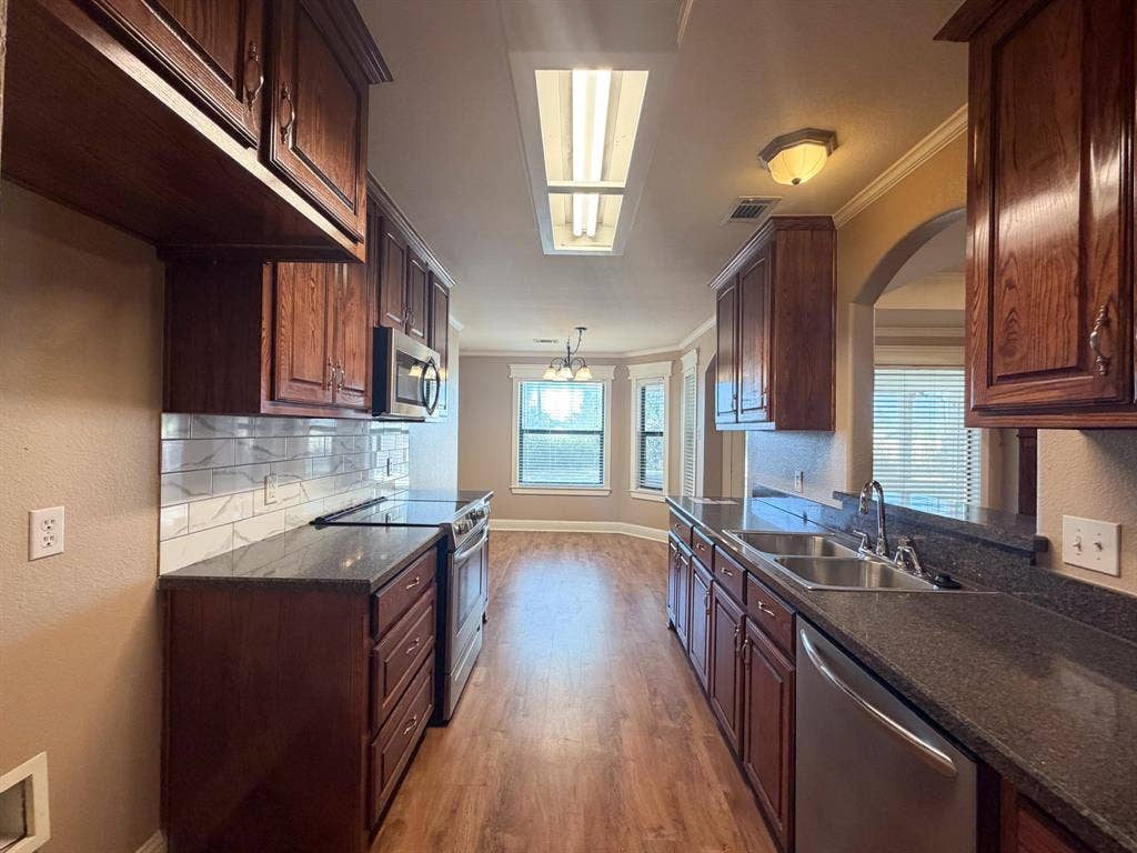 163 Highland Drive, Ennis, TX 75119 163 Highland Drive, Ennis, TX 75119