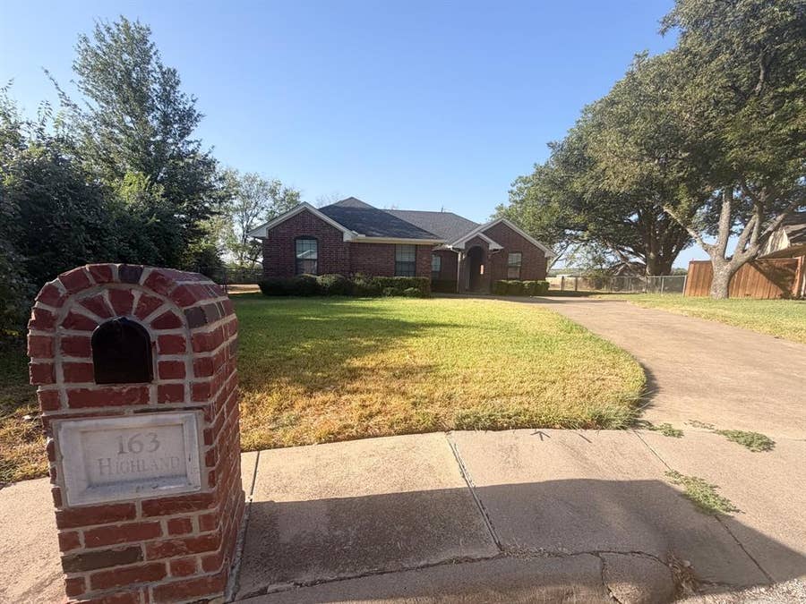 Property photo for 163 Highland Drive, Ennis, TX