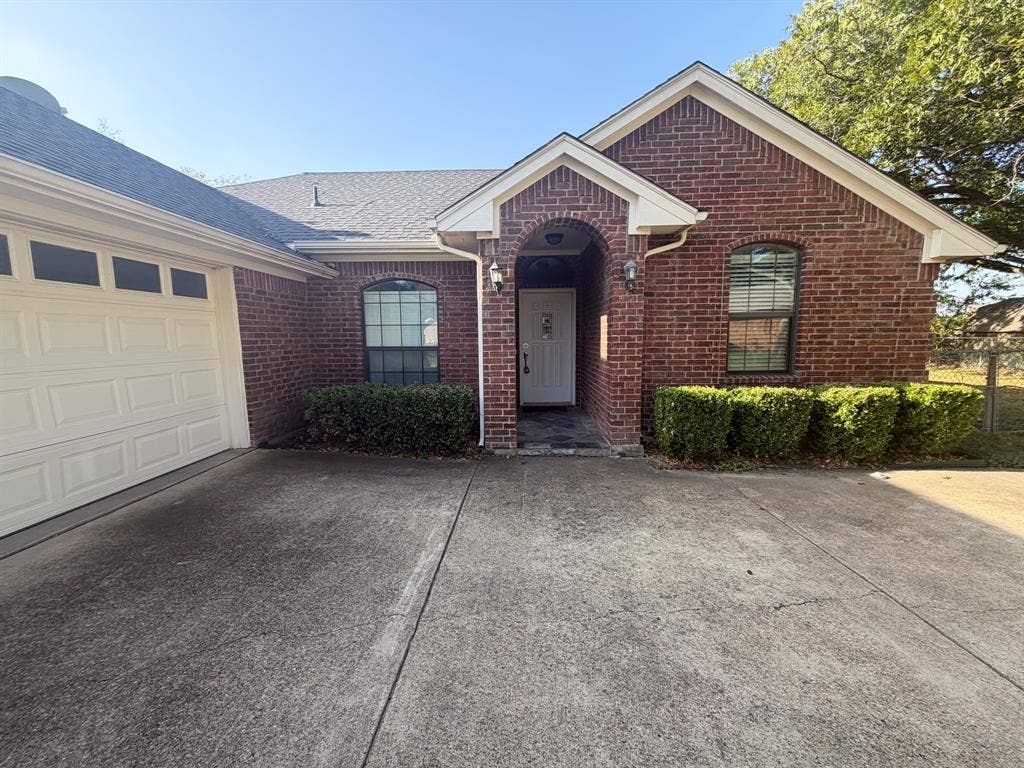 163 Highland Drive, Ennis, TX 75119 163 Highland Drive, Ennis, TX 75119