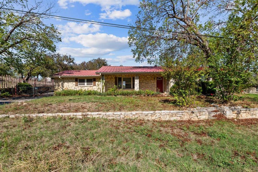 Property photo for 515 E Belknap Street, Jacksboro, TX