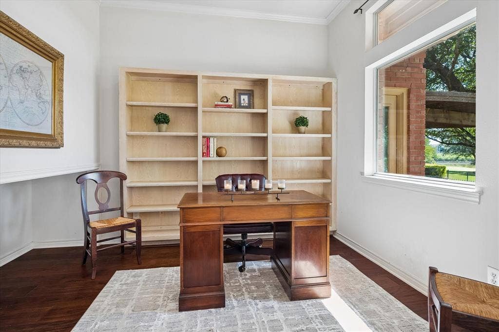 2204 Creekside Circle S, Irving, TX 75063 Built-in shelving, American Hickory wood floors, and a large picture window to enjoy the golf views