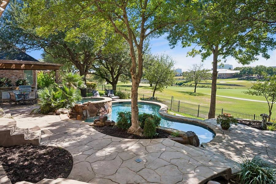 Property photo for 2204 Creekside Circle S, Irving, TX