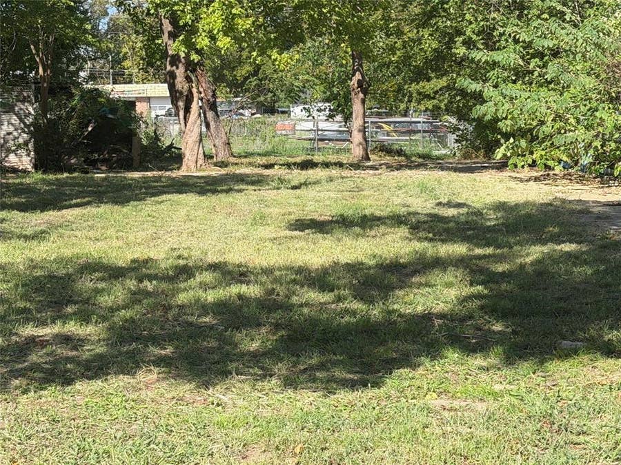 Property photo for 717 W Day Street, Denison, TX