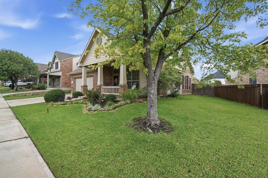 4220 Boxwood Drive, Denton, TX 76208 Large Front Yard