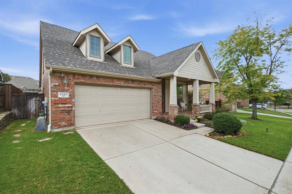 4220 Boxwood Drive, Denton, TX 76208 2 car garage