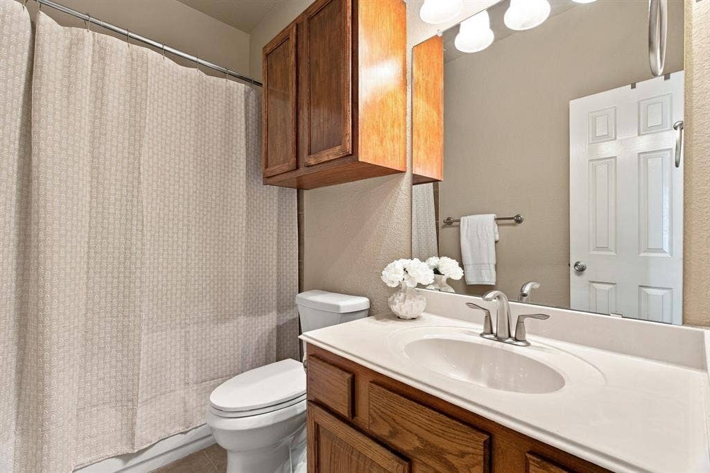 4220 Boxwood Drive, Denton, TX 76208 Full bath downstairs that the 2nd and 3rd bedroom share