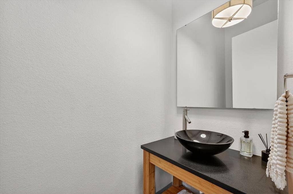4230 Travis Street, #4, Dallas, TX 75205 4230 Travis Street, #4, Dallas, TX 75205
